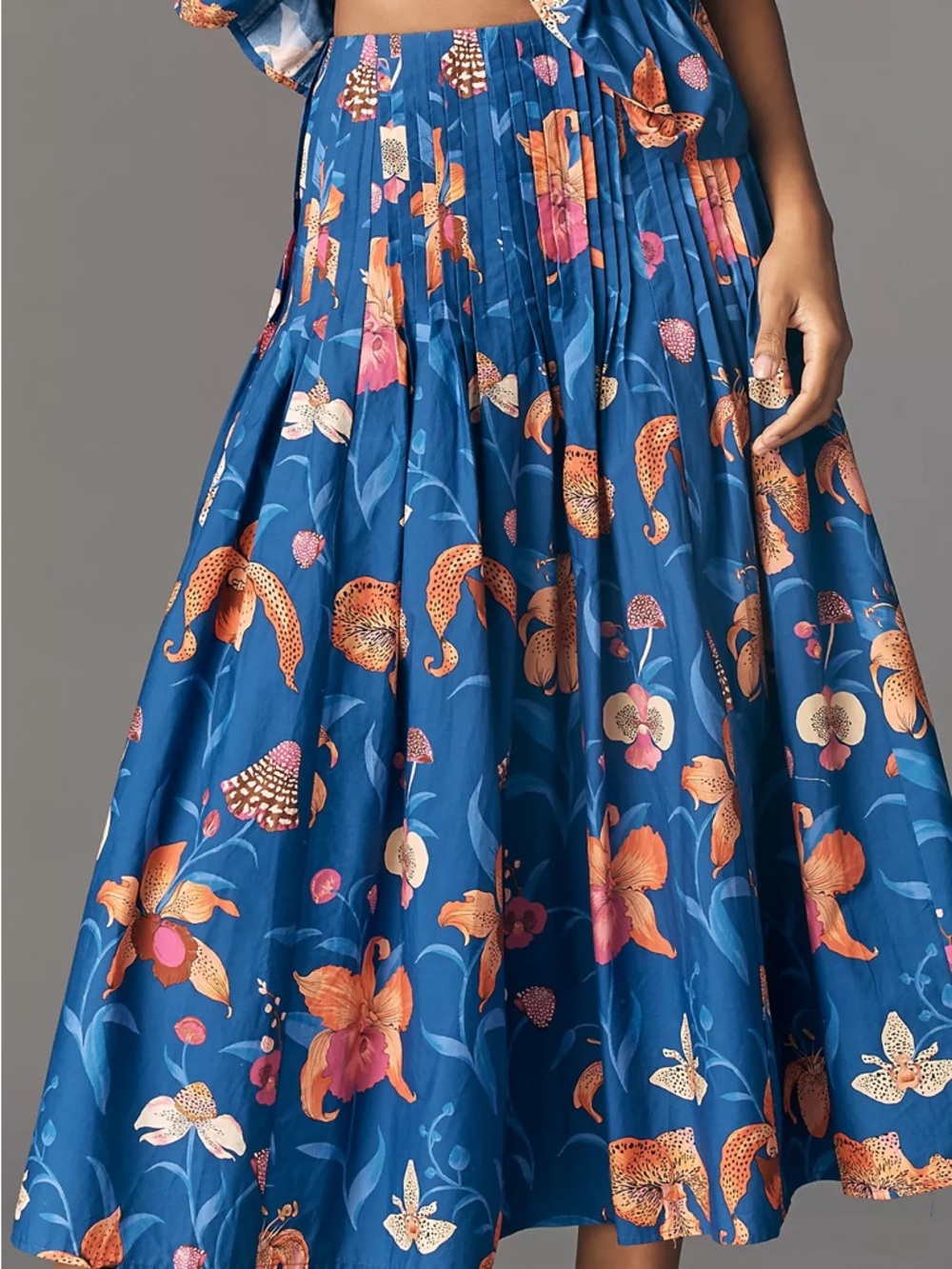 FARM Rio Blue Floral Pintuck Midi Skirt Size Medium NWT - Picture 15 of 16
